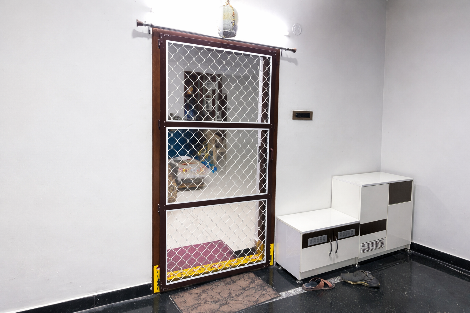 Sliding mosquito net for balcony